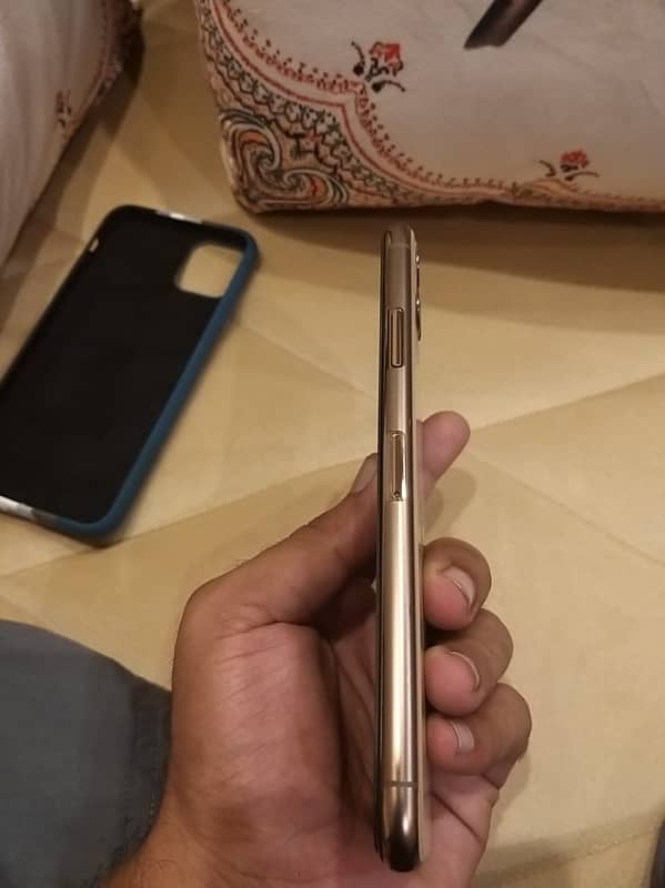 I PHONE 11 PRO MAX 256 GB GOLD COLOUR 3