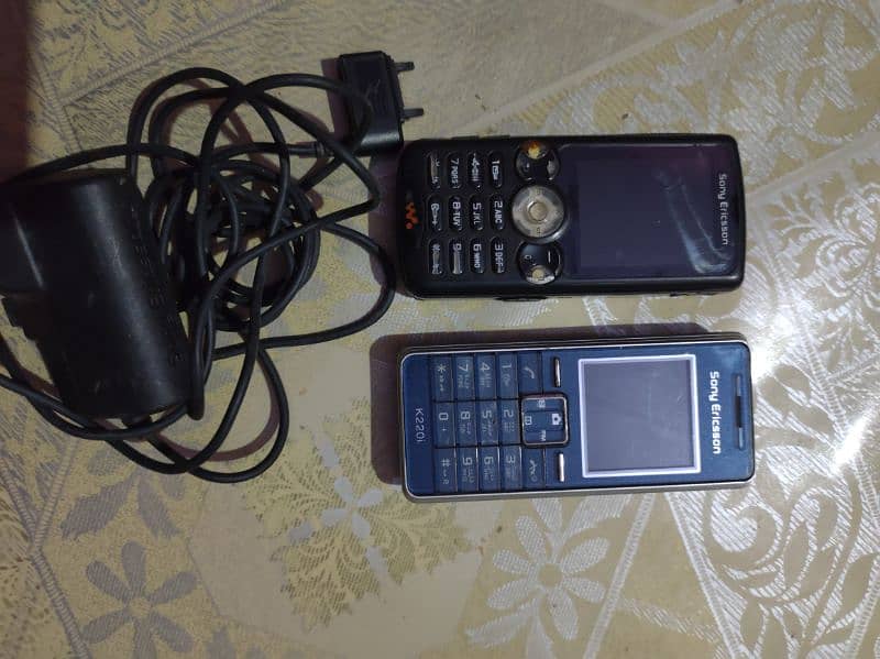 2 SONY ERRICSON 1 NOKIA TOUCH BLACKBERRY OR NOKIA 200 11