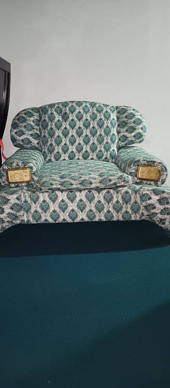 clean sofa set for urgent  sale 2