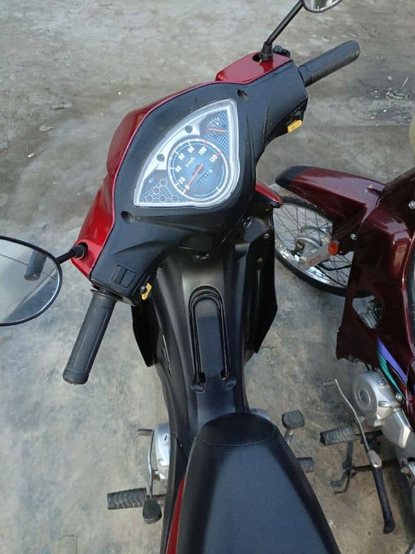 power scooty available contact at mobile# 03004142432 9