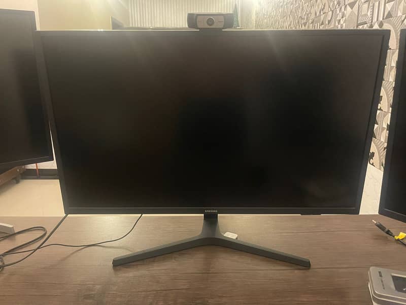 32" 4K HD Monitors - Samsung & LG 2