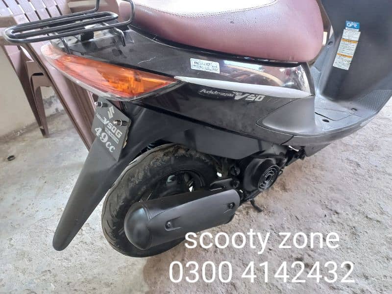 united 100cc scooty available contact at mobile# 03004142432 15