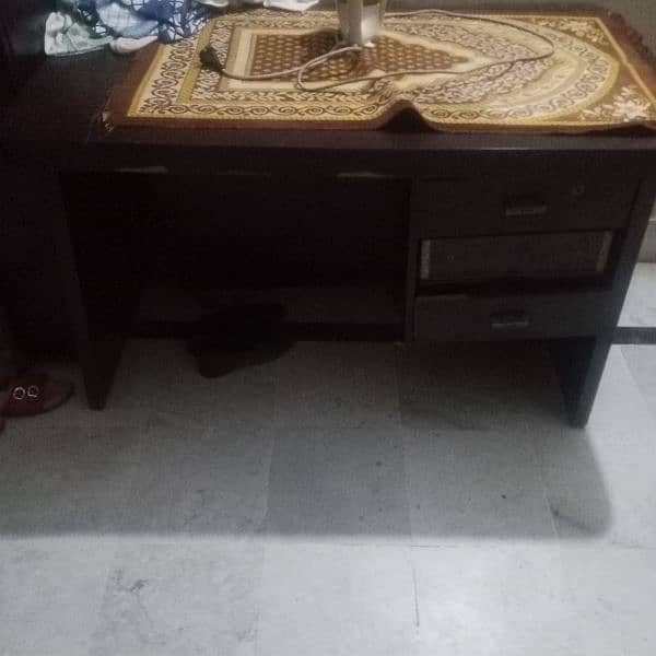 computer table for sale in urgent 0