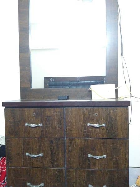 Dressing table with two side tables 0