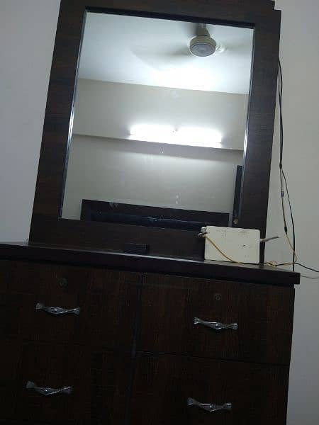 Dressing table with two side tables 2