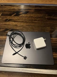 Macbook Pro M3 PRO 18 GB / 512 GB Black