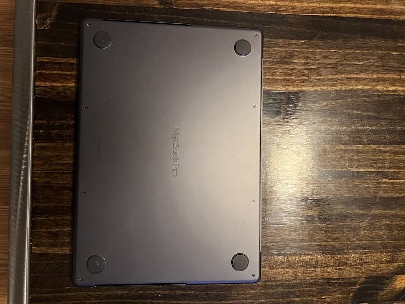 Macbook Pro M3 PRO 18 GB / 512 GB Black 3