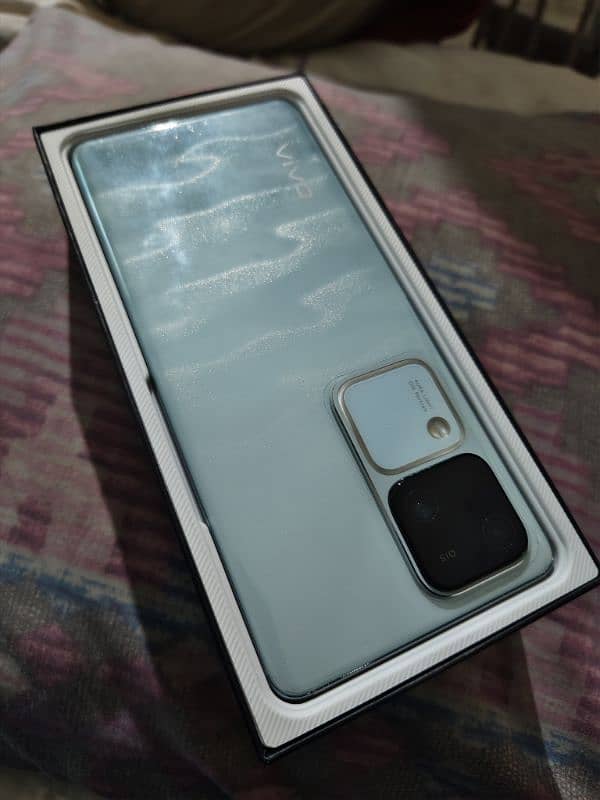 VIVO V30 MINT CONDITION WITH ALL ACCESSORIES 2