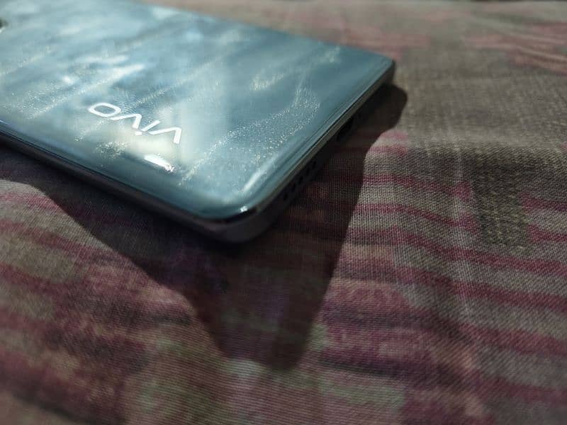 VIVO V30 MINT CONDITION WITH ALL ACCESSORIES 5