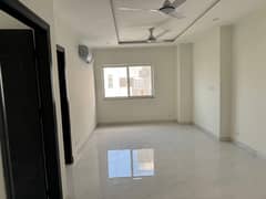 Zameen Opal: Stylish Apartment with Gym, Swimming Pool, Cafeteria, & R