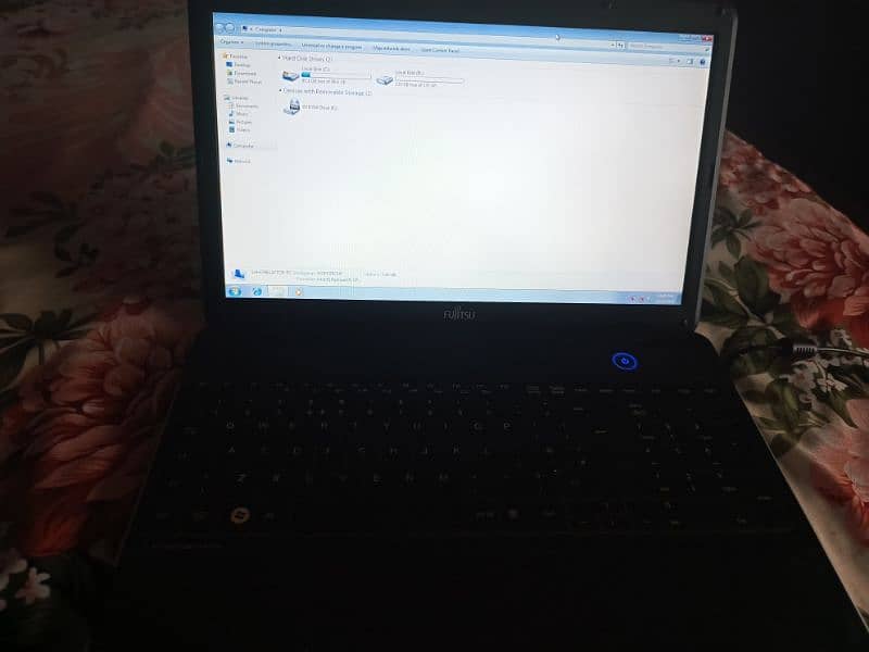 Fujitsu big laptop 17 inch display 3