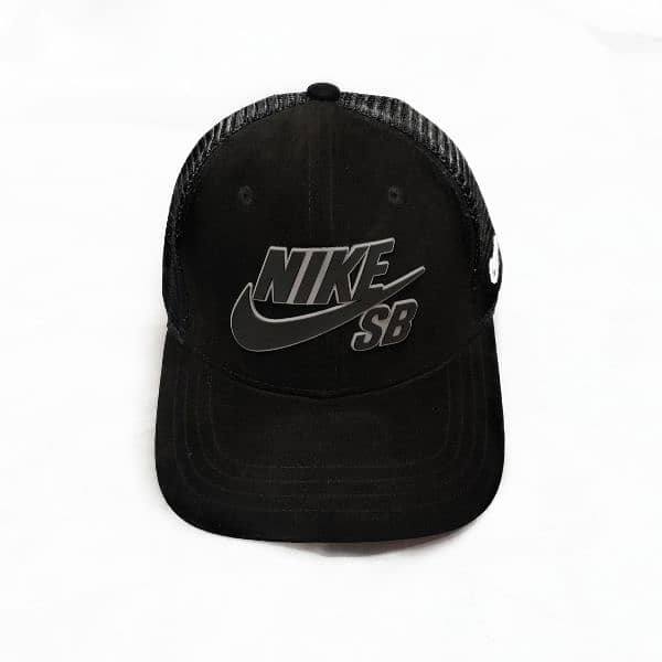 Nike Balck Trucker hat 2