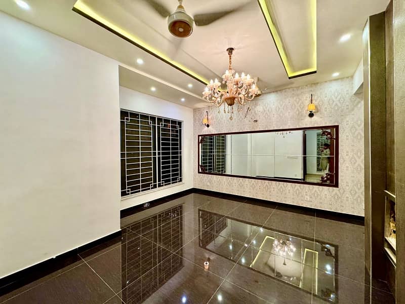 A House Of 10 Marla In Rs. 57500000 14