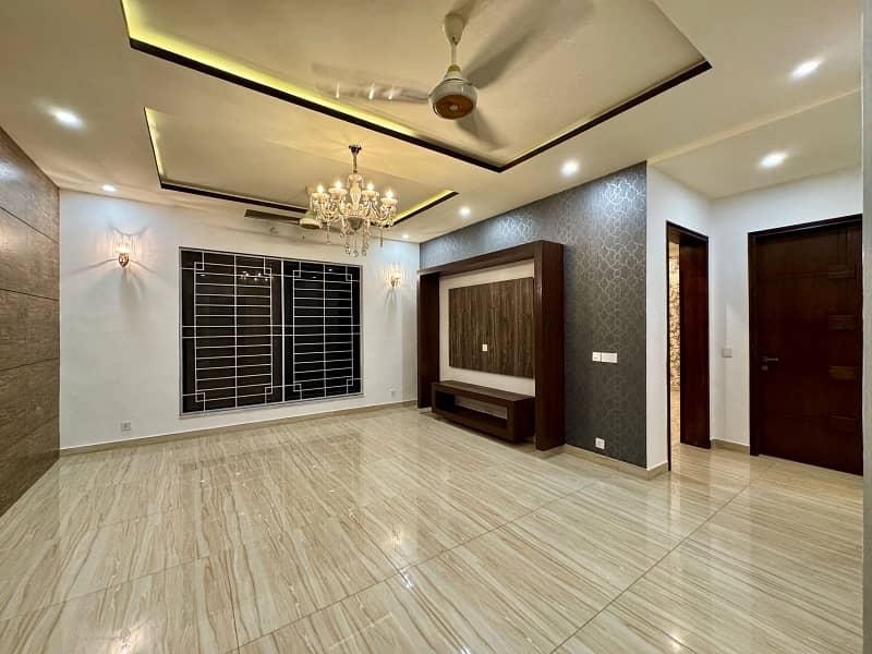 A House Of 10 Marla In Rs. 57500000 18