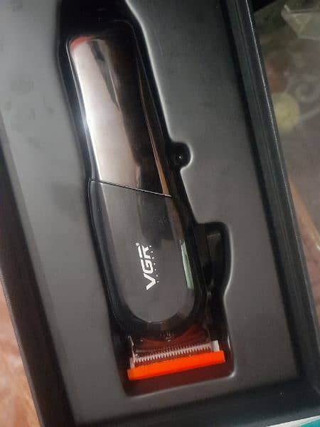 VGR V-118 Professional Hair Clipper Barber Hair Cut Machine 1