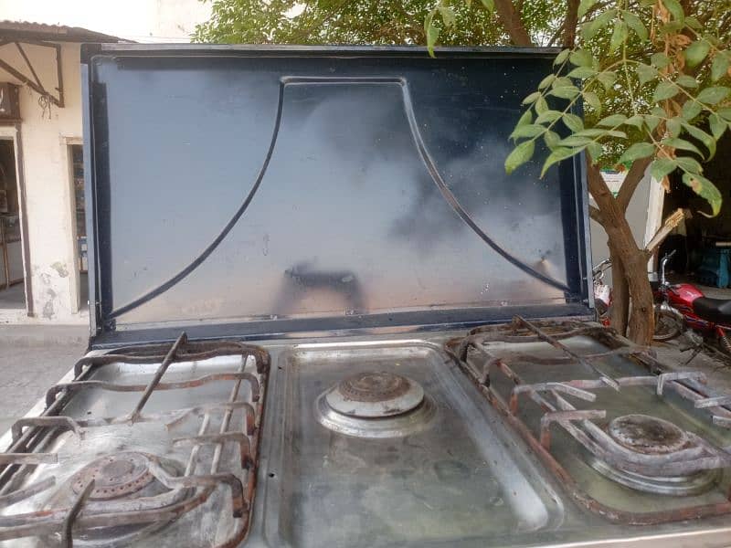 Slightly used Nasgas 5 burner cooking range oven for urgent sale 1