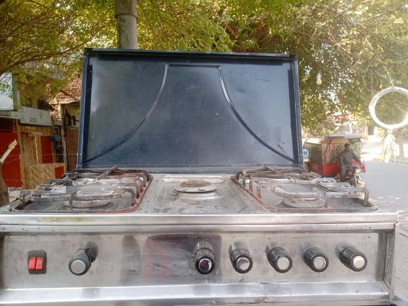 Slightly used Nasgas 5 burner cooking range oven for urgent sale 2