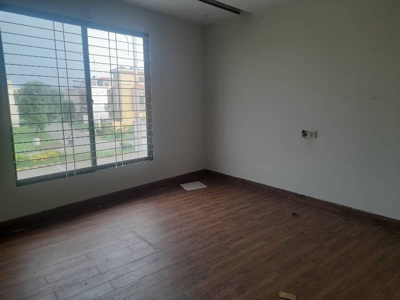 Prime Location 4 Marla Flat In Master City Housing Scheme For Rent 8