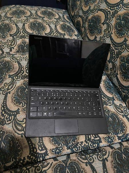 Lenovo MiiX 520 5