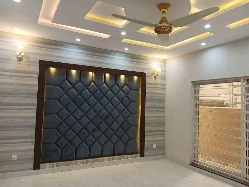 10 Marla Like New House With Gas Available For Rent In Bahria Town Lahore. 6