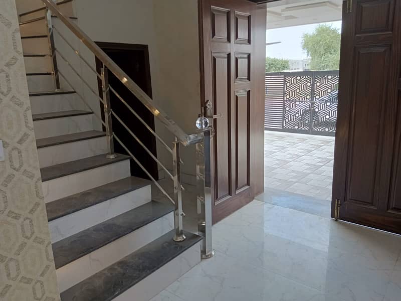 10 Marla Like New House With Gas Available For Rent In Bahria Town Lahore. 9