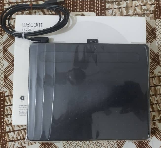 Wacom Intuos BT S CTL 4100WL graphics tablet ( Bluetooth + wired) 4