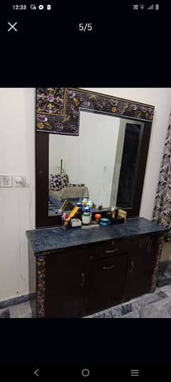 bad dressing table and two side table of fine quality 0