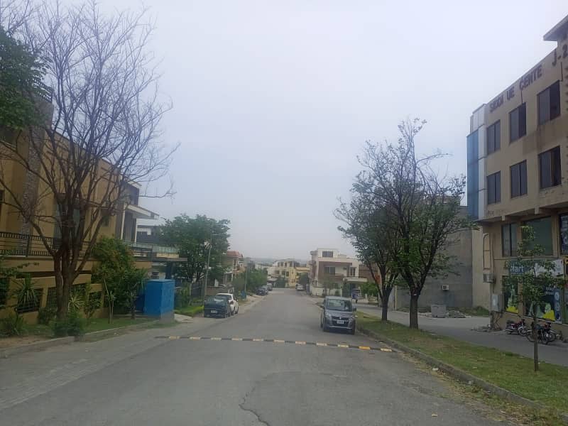 Residential Plot For Sale In Meradian 01 ,Street # 05 Corner ,DHA Phase 05 Emaar,Islamabad 14