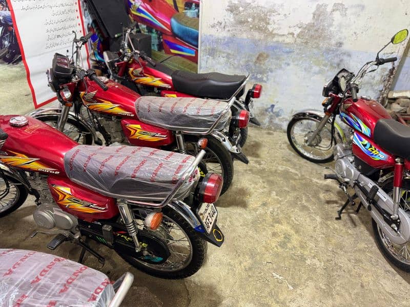 Honda 125 bikes available for sale please add pora parhen 4