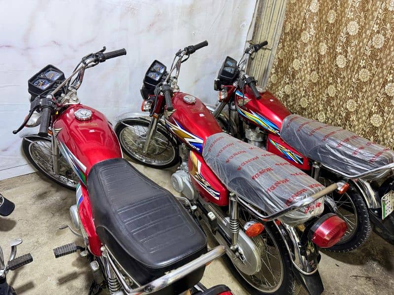 Honda 125 bikes available for sale please add pora parhen 5