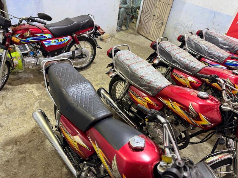 Honda 125 bikes available for sale please add pora parhen 8