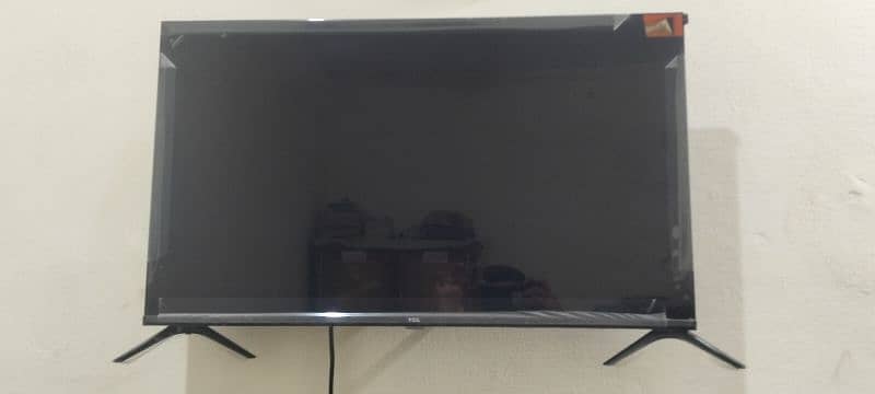 TCL led 32 inch 10by 10 1