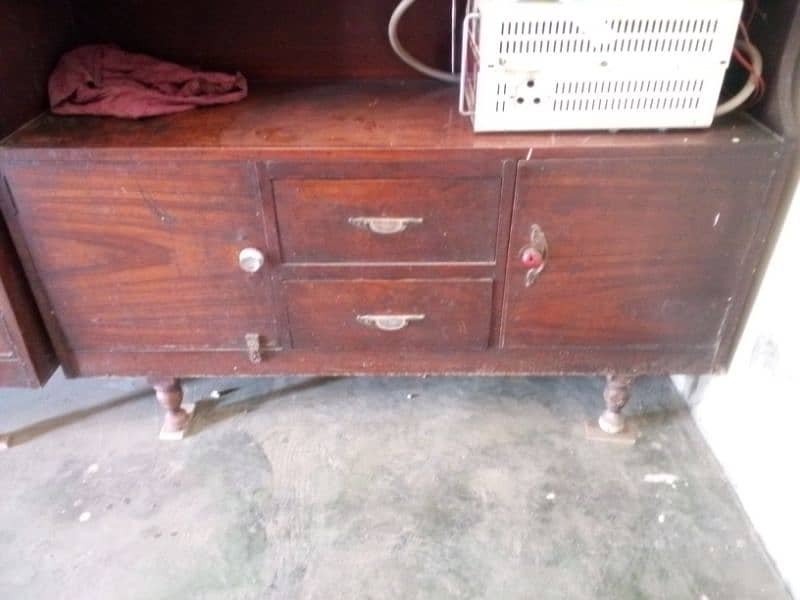 showcase and dressing table for sale near 1