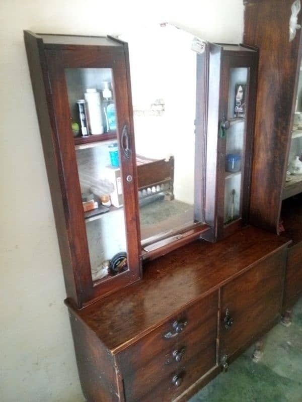 showcase and dressing table for sale near 3