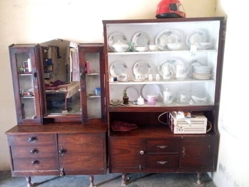 showcase and dressing table for sale near 4