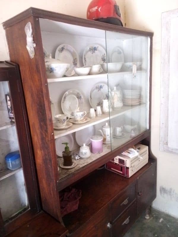 showcase and dressing table for sale near 5