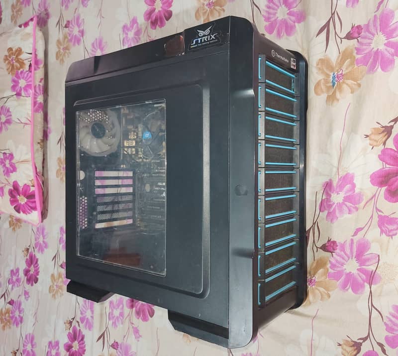 Mid-Tower Gaming Casing and 750W Power Supply 9