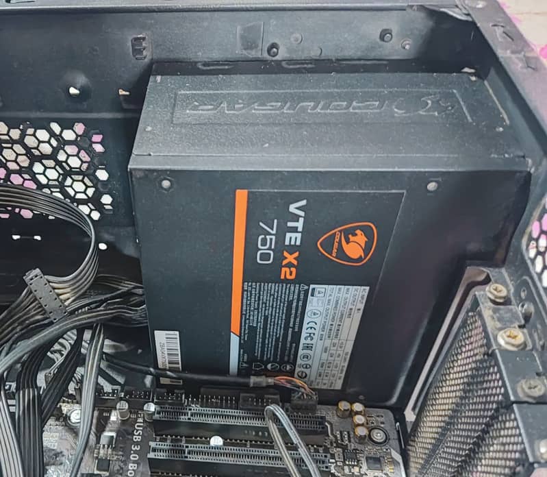 Mid-Tower Gaming Casing and 750W Power Supply 10