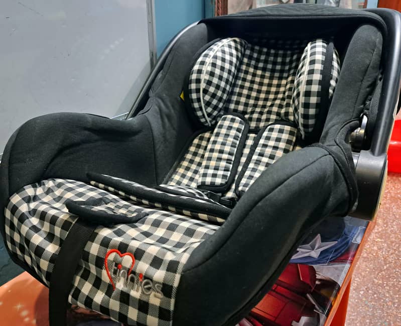 Baby Car Seat + Carry Cot 1