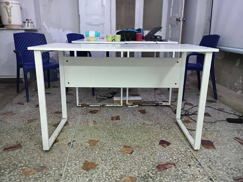 6 Table/workstation for office and home use 0