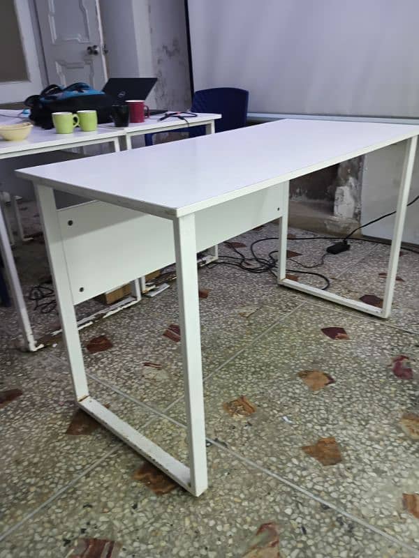 6 Table/workstation for office and home use 2