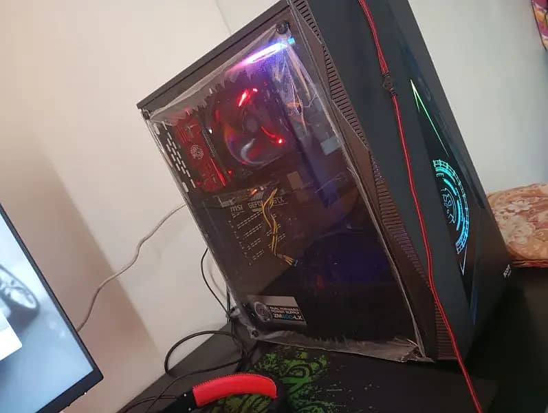 Gaming PC for Sale and HD Monitor, Keyboard, Mouse ,Table and Chair 0