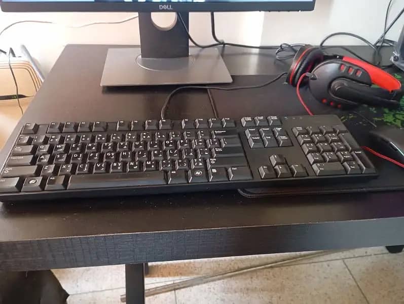 Gaming PC for Sale and HD Monitor, Keyboard, Mouse ,Table and Chair 2