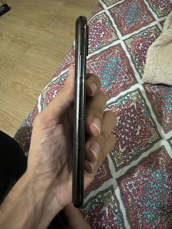 iPhone x black 3