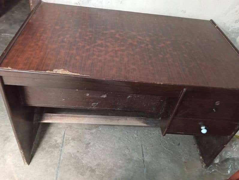 Office table for urgent sale 3