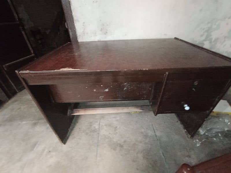 Office table for urgent sale 4