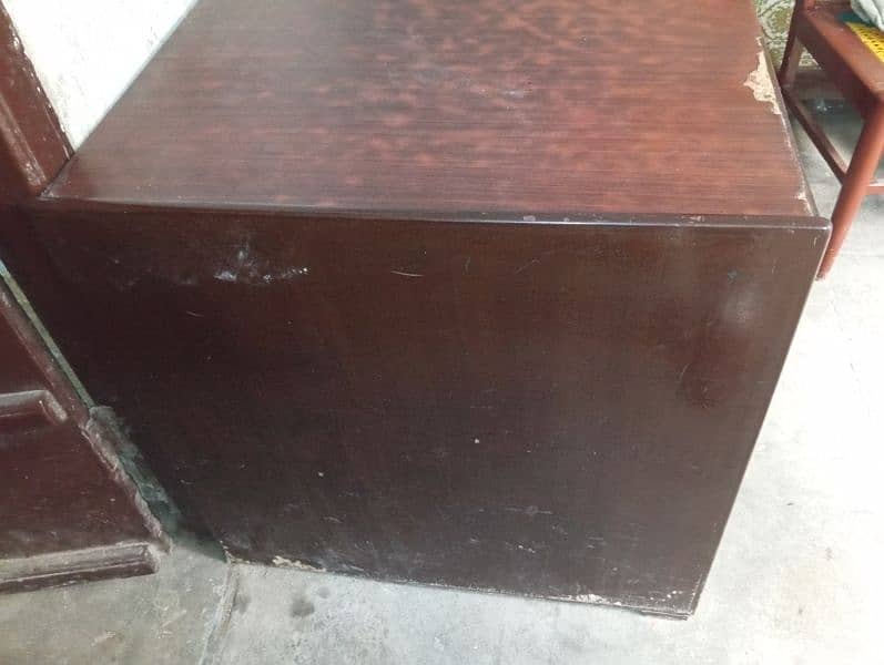 Office table for urgent sale 5