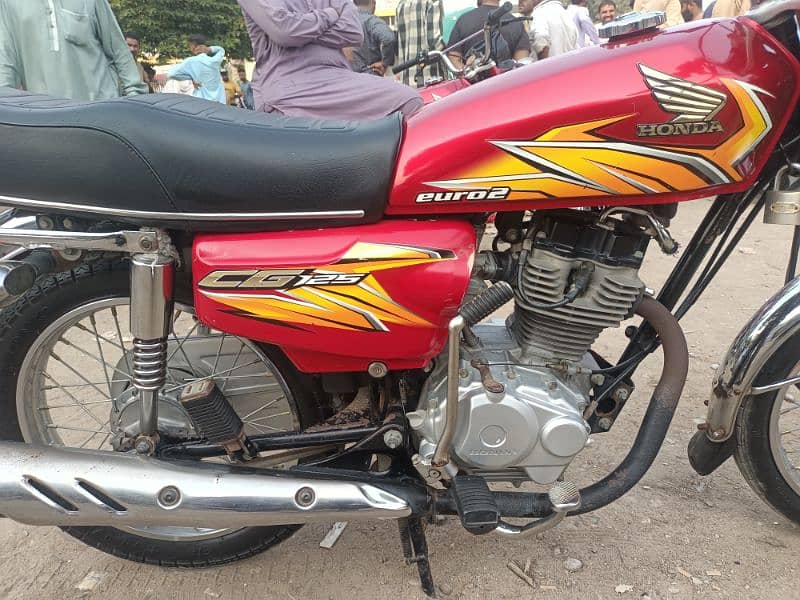 Honda 125 Karachi golden num red colour 6