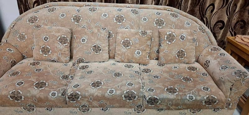 sofa 3 seater going at very low price 1