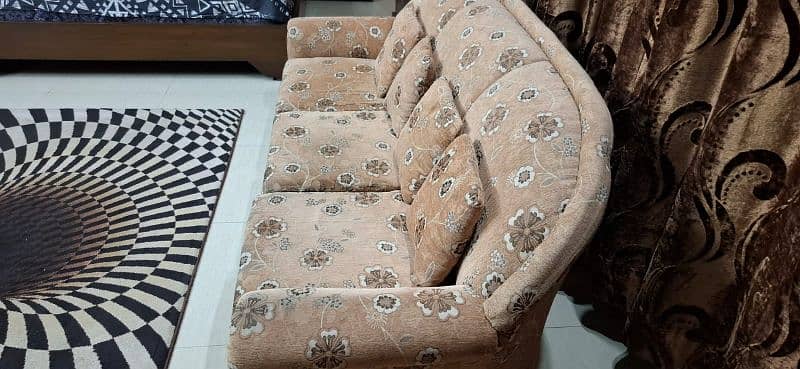 sofa 3 seater going at very low price 4